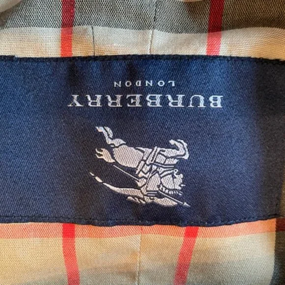Burberry - Trench Coat